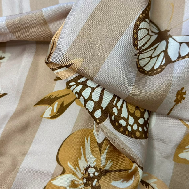 Giovanni Boulera Altın Kelebek Bahçesi Mulberry Twill İpek Eşarp 65 cm x 65 cm