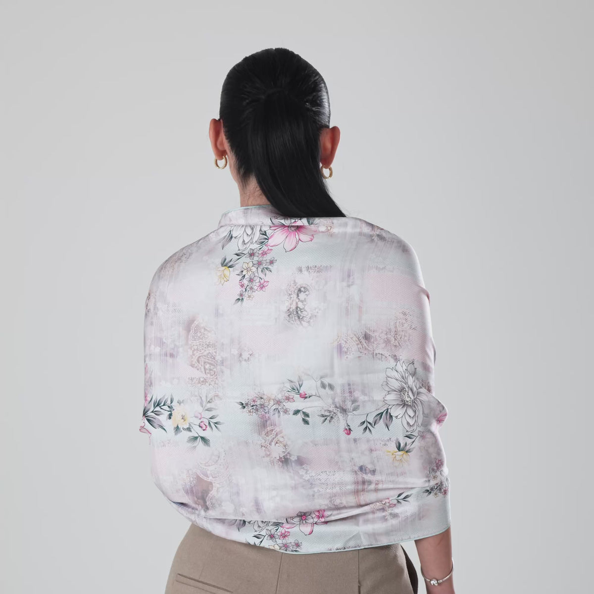 Giovanni Boulera Pudra Çiçek Bahçesi Desenli Mulberry Twill İpek Şal 200 cm x 65 cm