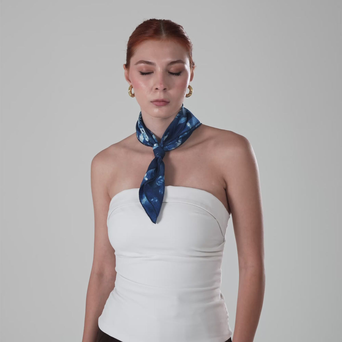 Giovanni Boulera Safir Kelebek Bahçesi Mulberry Twill İpek Fular 50 cm x 50 cm