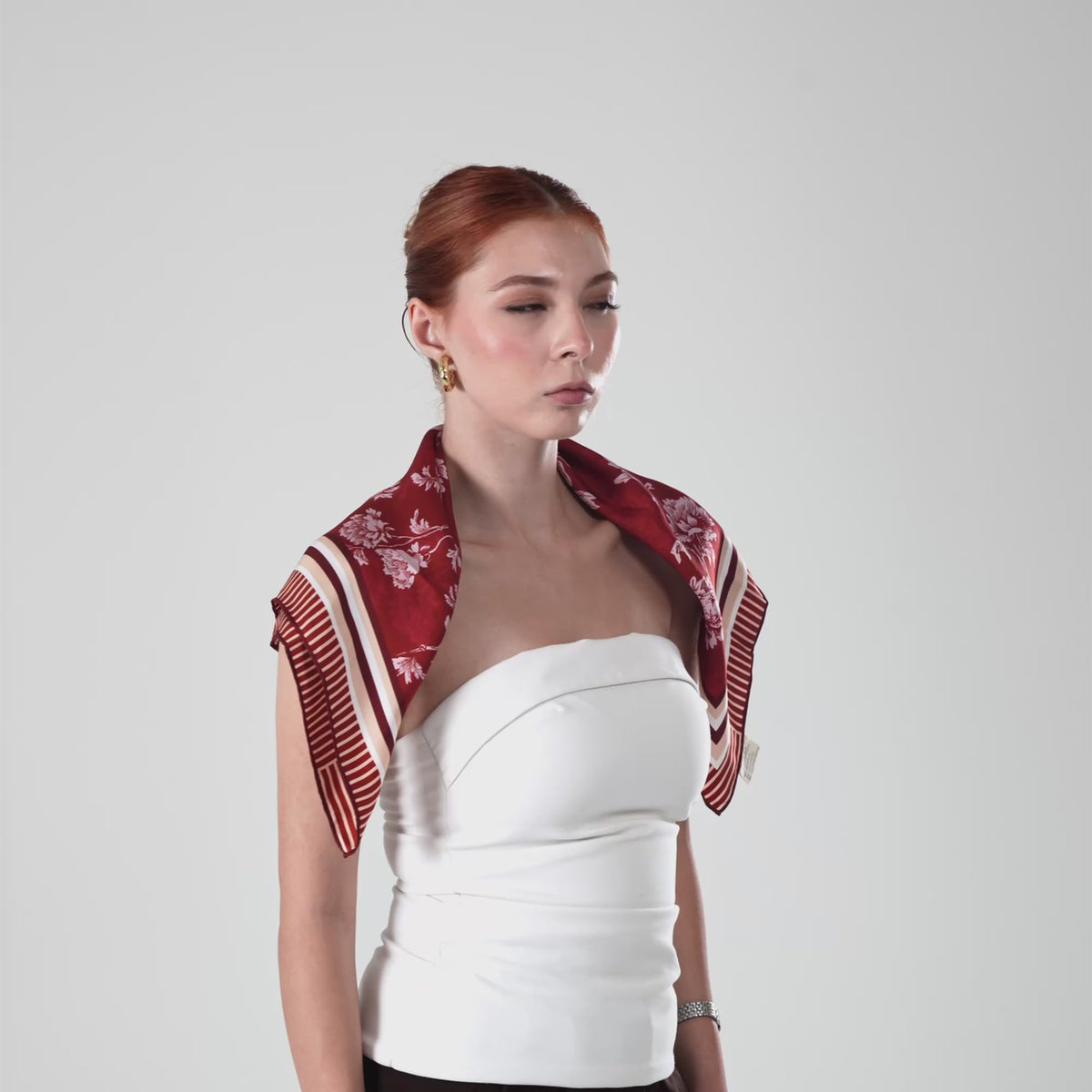 Giovanni Boulera Bordo Parçalı Çiçek Desenli Mulberry Twill İpek Eşarp 65x65 cm
